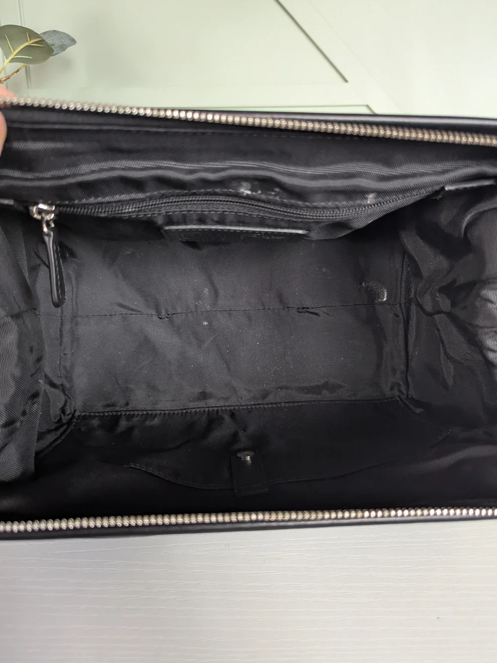 Coach sleek cosmetic